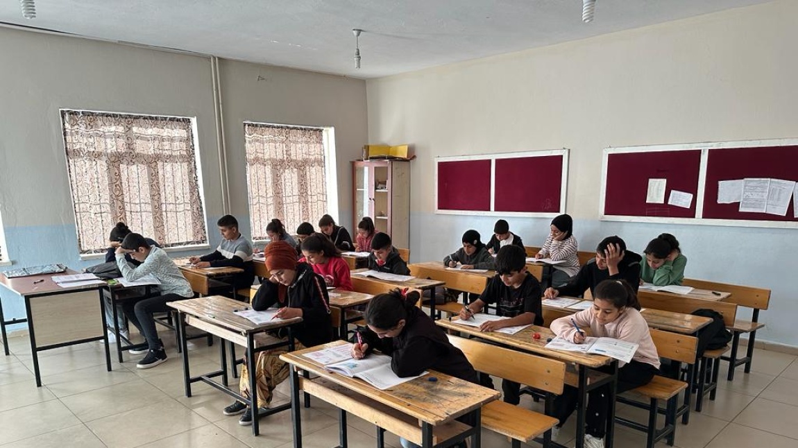 8. Sınıflarda LGSye Hazırlık Kapsamında  İl Geneli Deneme Sınavı Yapıldı.